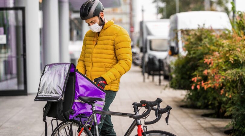entregador de bicicleta